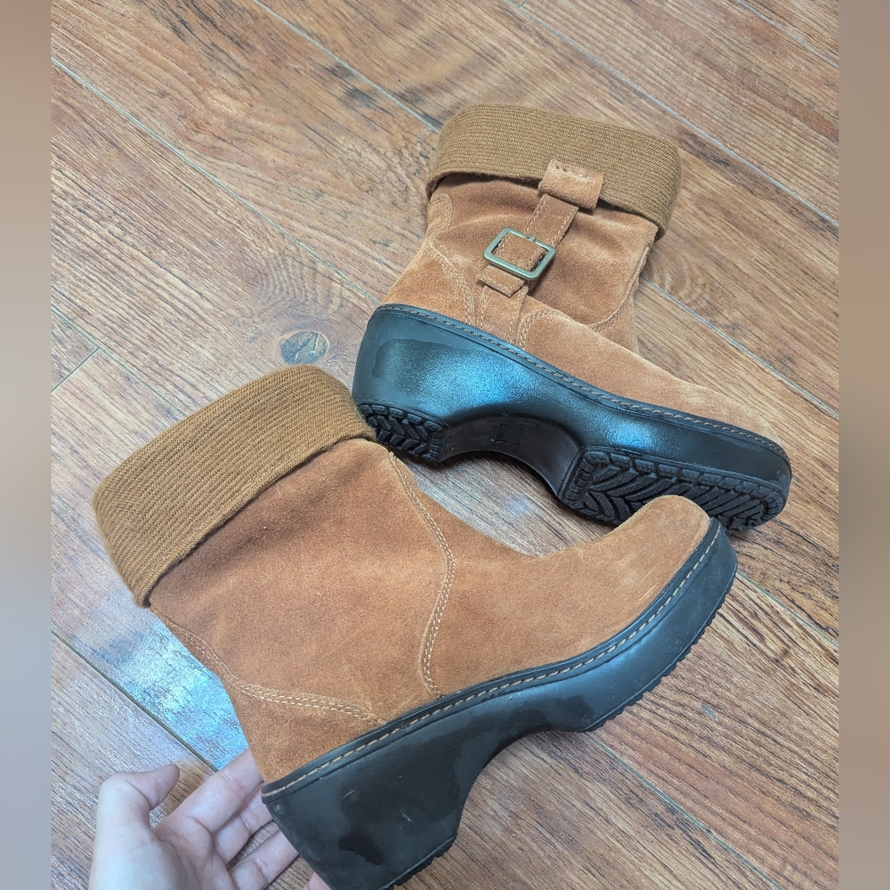 Crocs Cobbler Camel Brown Leather Suede Fold Over Ankle Slip On Boots Women's 6